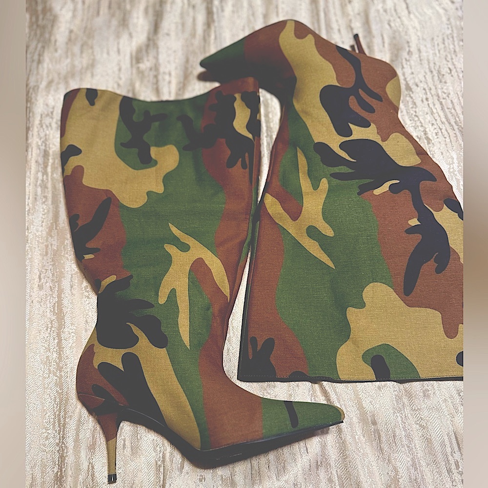 Azalea wang camo boot brand new